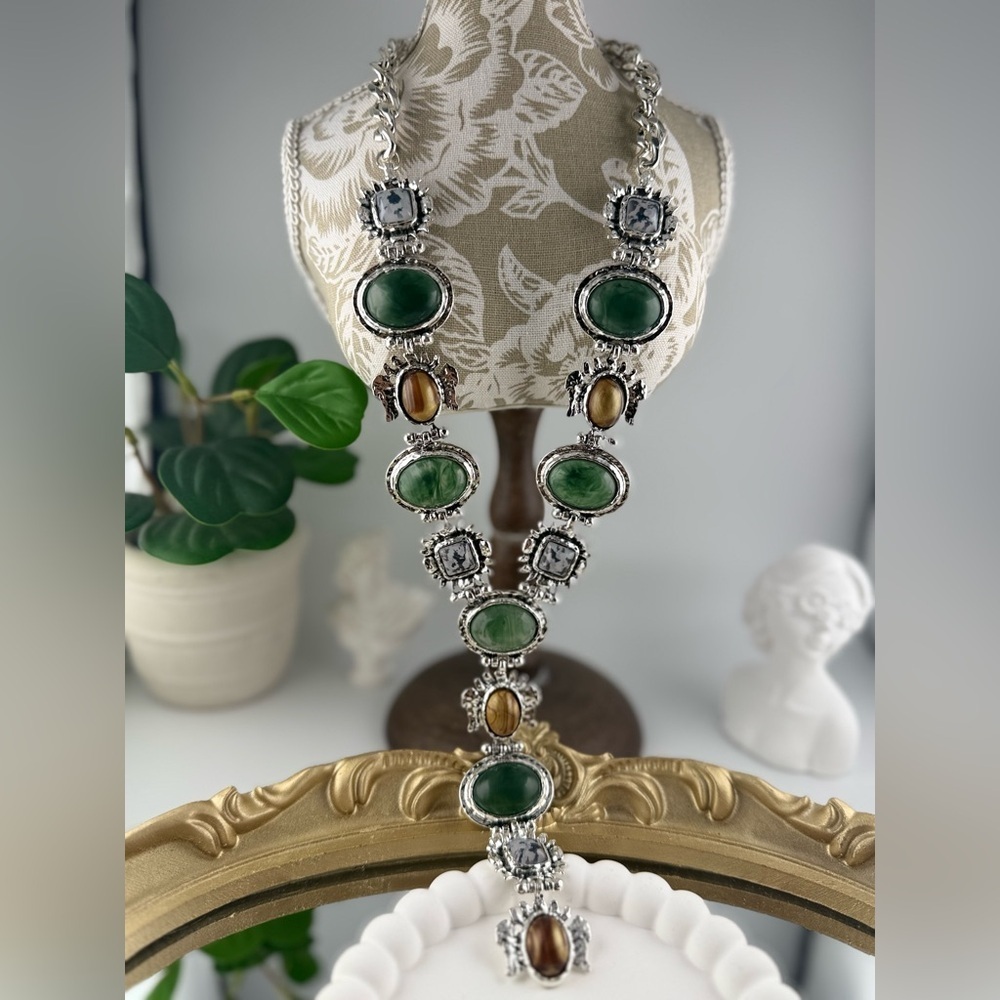 Vintage-Style Statement Necklace — Green & Amber Gem Accents - Picture 4 of 9